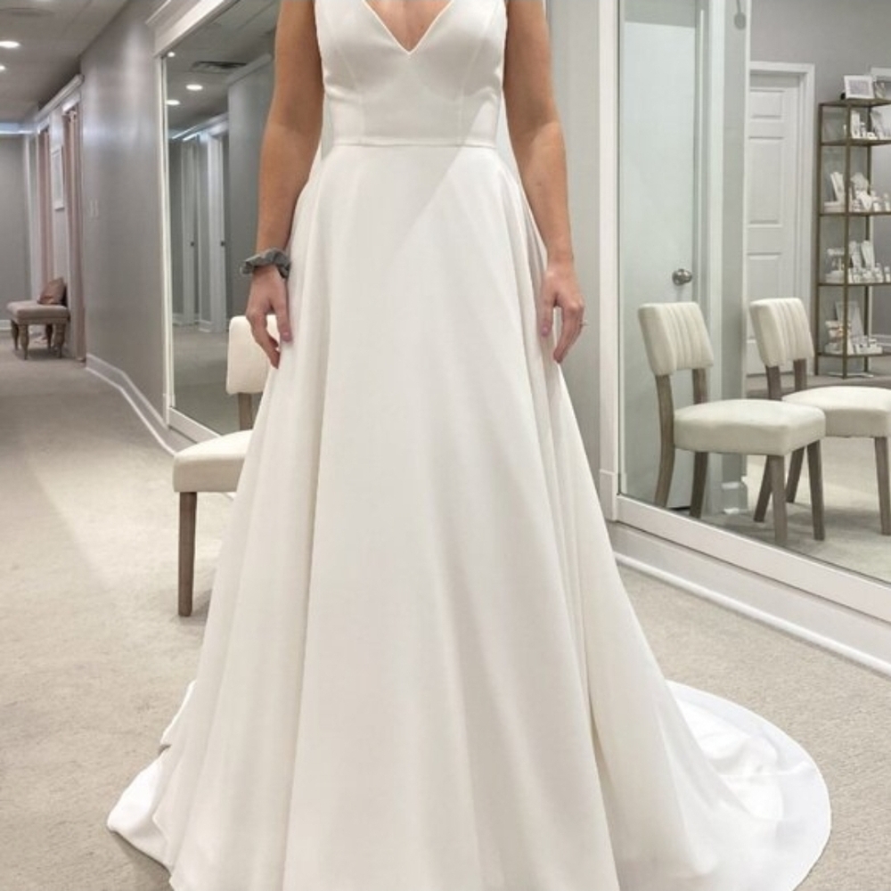 Mikaella Bridal Cream V-Neck A-Line Gown size 16 NWT - Picture 3 of 4
